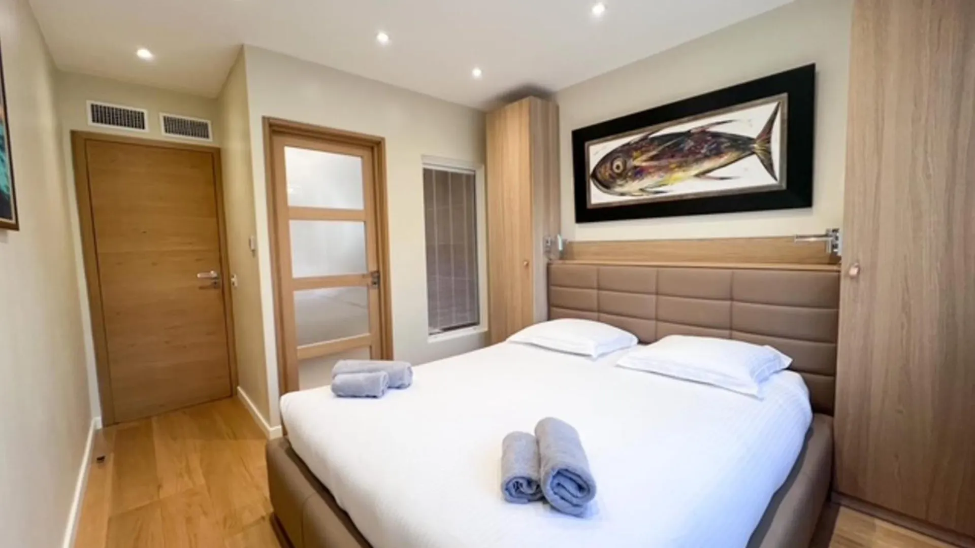 Cannes 3-Bedroom Apartment Direct Sea Access In A Quiet Area With Parking