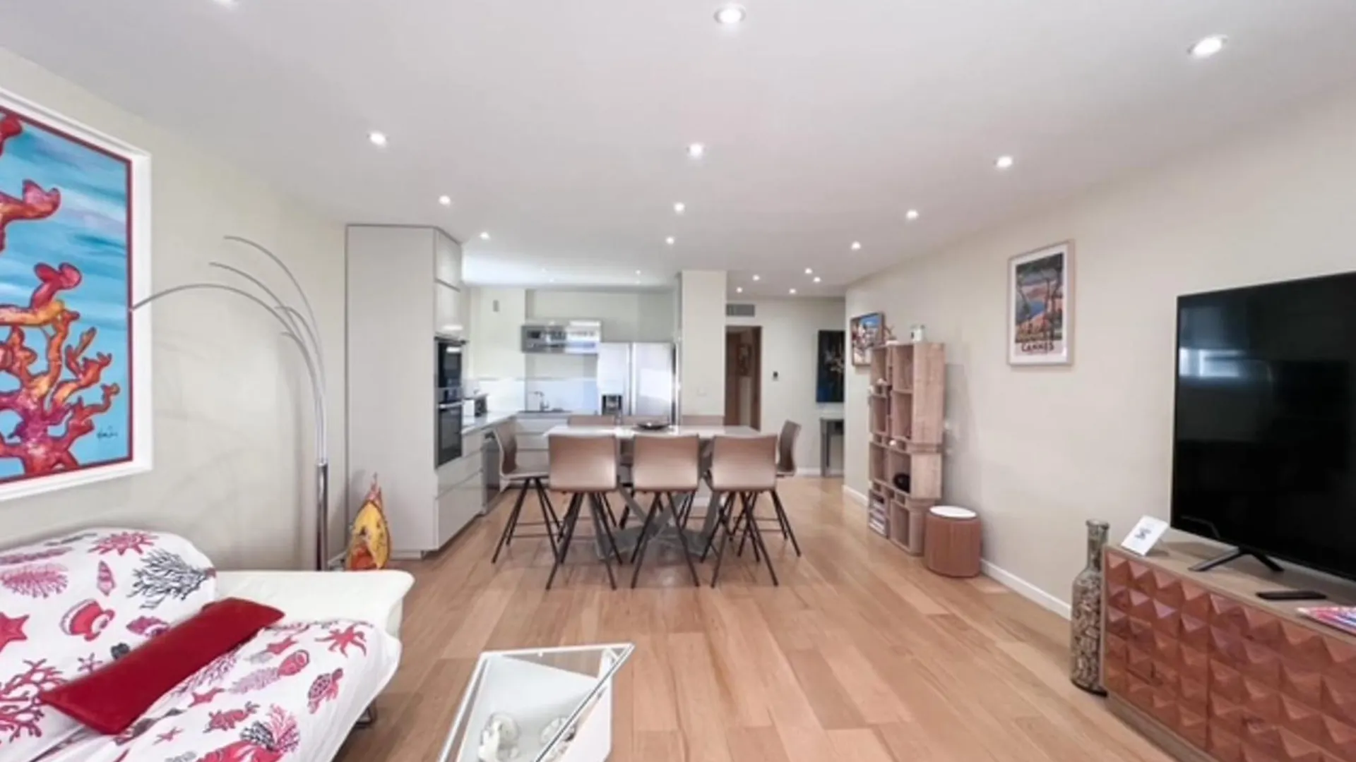 Cannes 3-Bedroom Apartment Direct Sea Access In A Quiet Area With Parking
