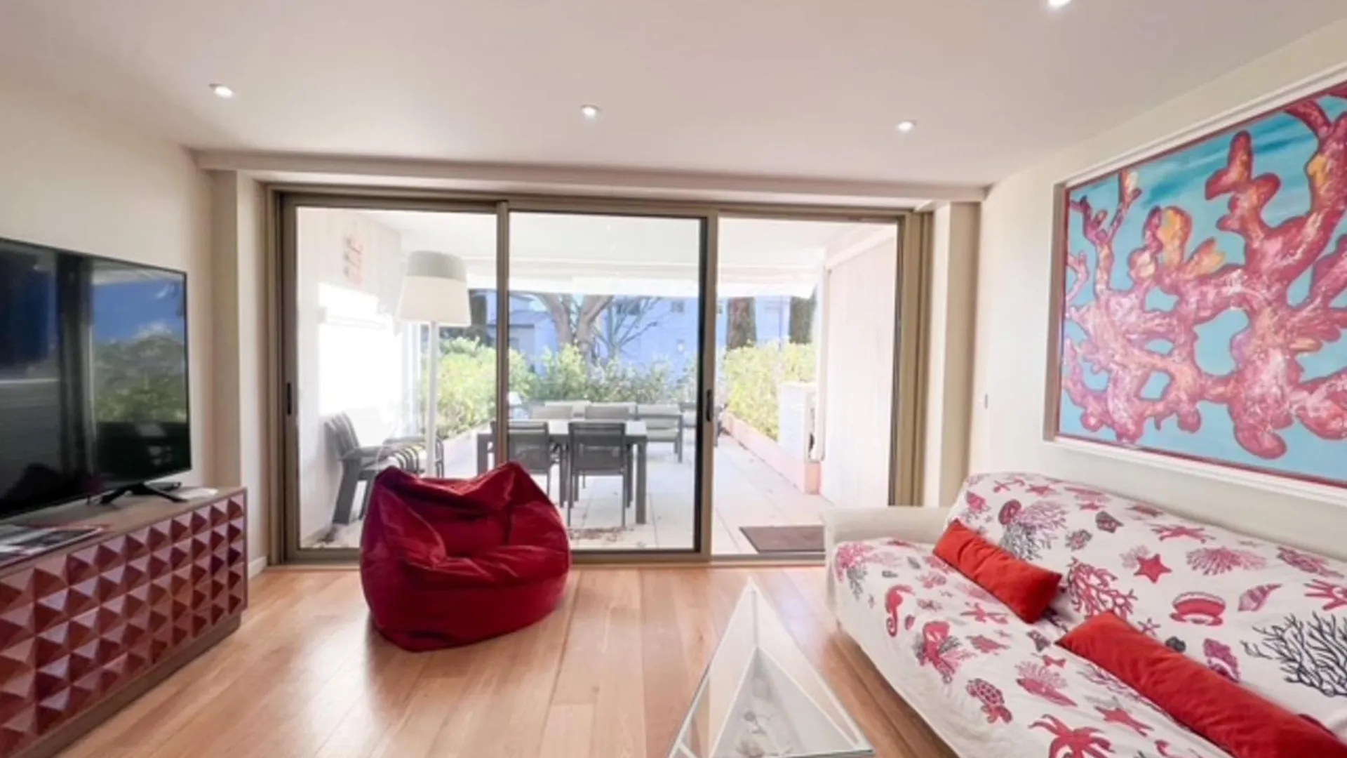 Cannes 3-Bedroom Apartment Direct Sea Access In A Quiet Area With Parking