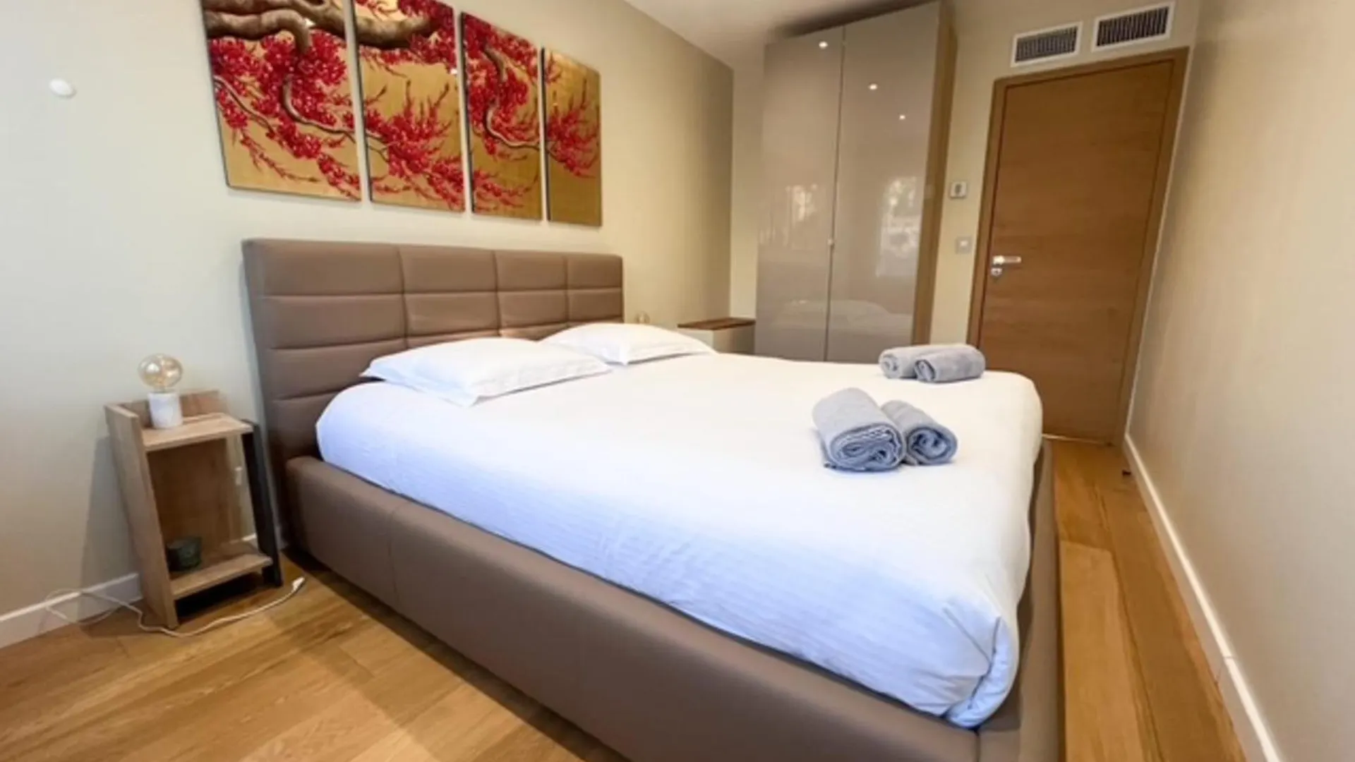 Cannes 3-Bedroom Apartment Direct Sea Access In A Quiet Area With Parking Fransa