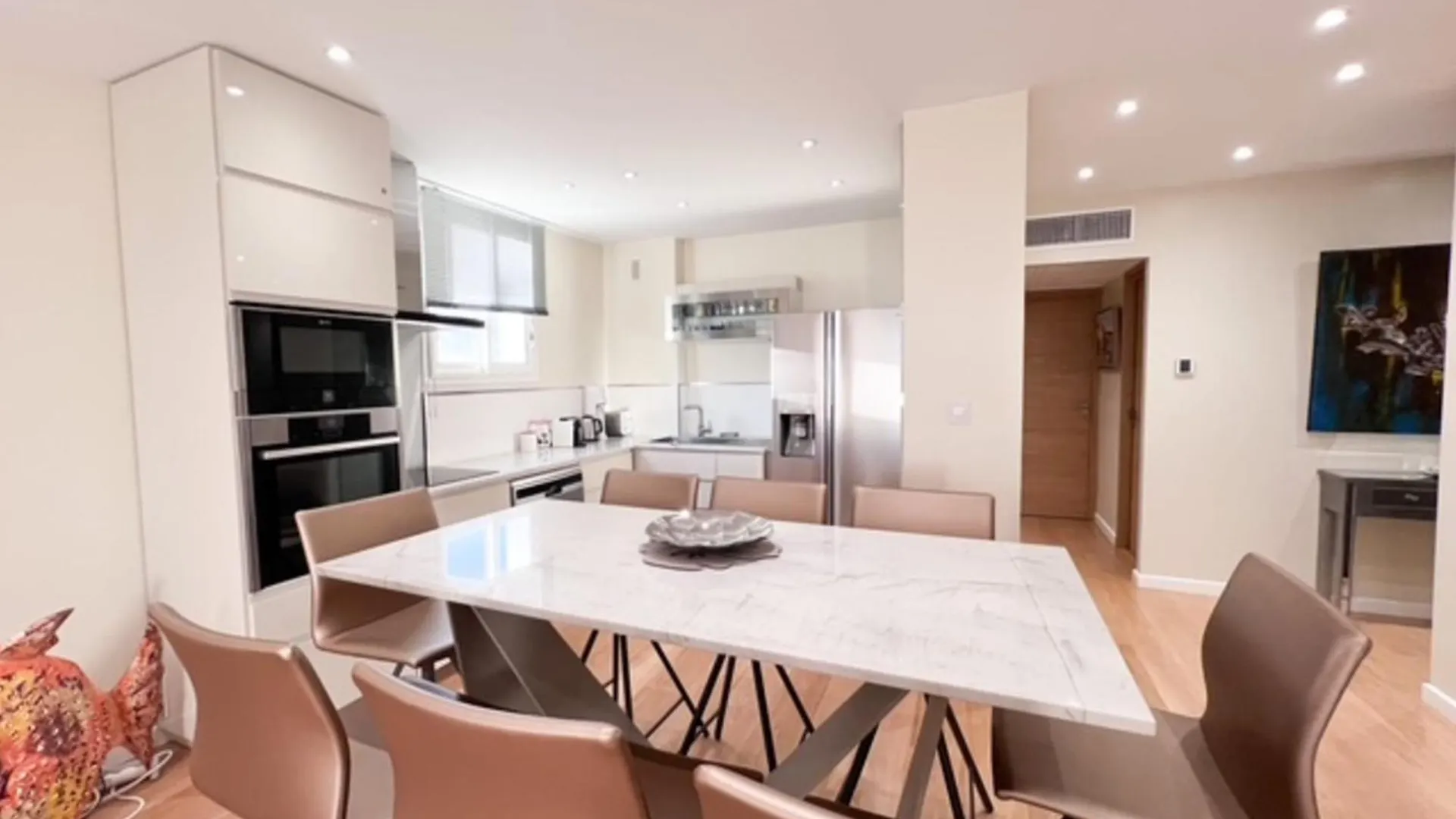 Cannes 3-Bedroom Apartment Direct Sea Access In A Quiet Area With Parking Франция