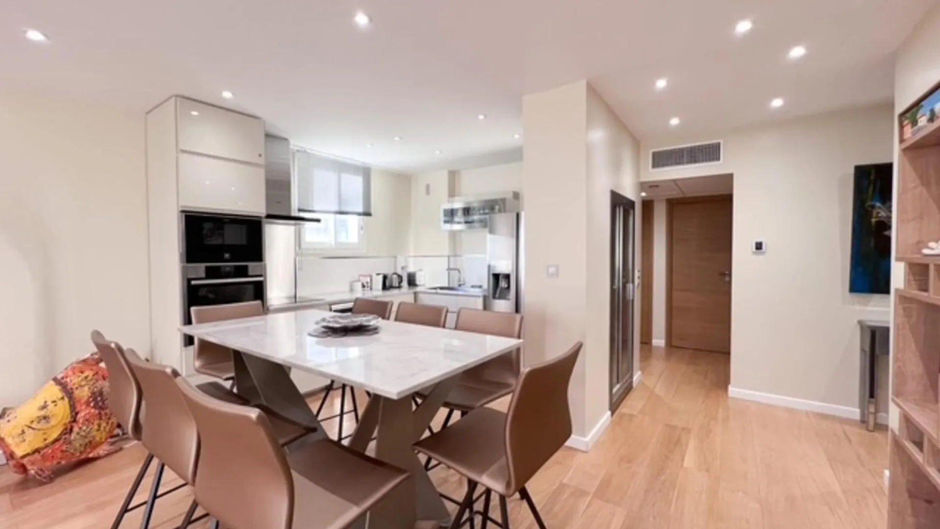 Cannes 3-Bedroom Apartment Direct Sea Access In A Quiet Area With Parking